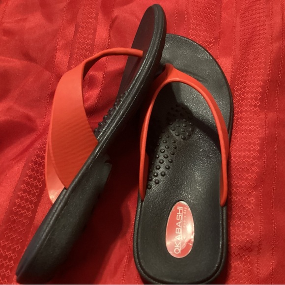 Okabashi Maui red/black M 6.5/7.5 flip flop sandals very good pre-worn - Picture 2 of 4